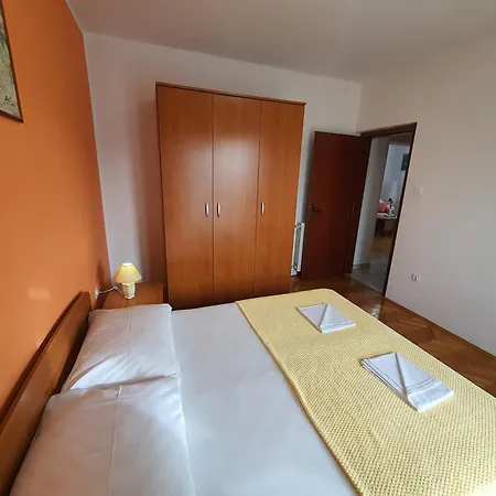 Apartment Vedrana Jurjako *