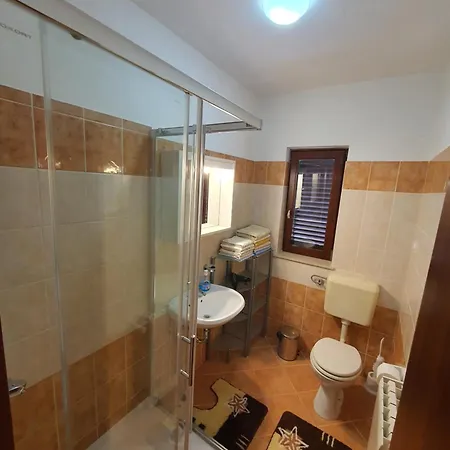 Apartment Vedrana Jurjako *